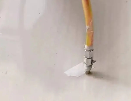 澄海瓷砖空鼓维修公司专业解答在瓷砖铺贴过程中，如果使用的砂料过粗（如全部使用了粗砂），可能会导致以下问题
